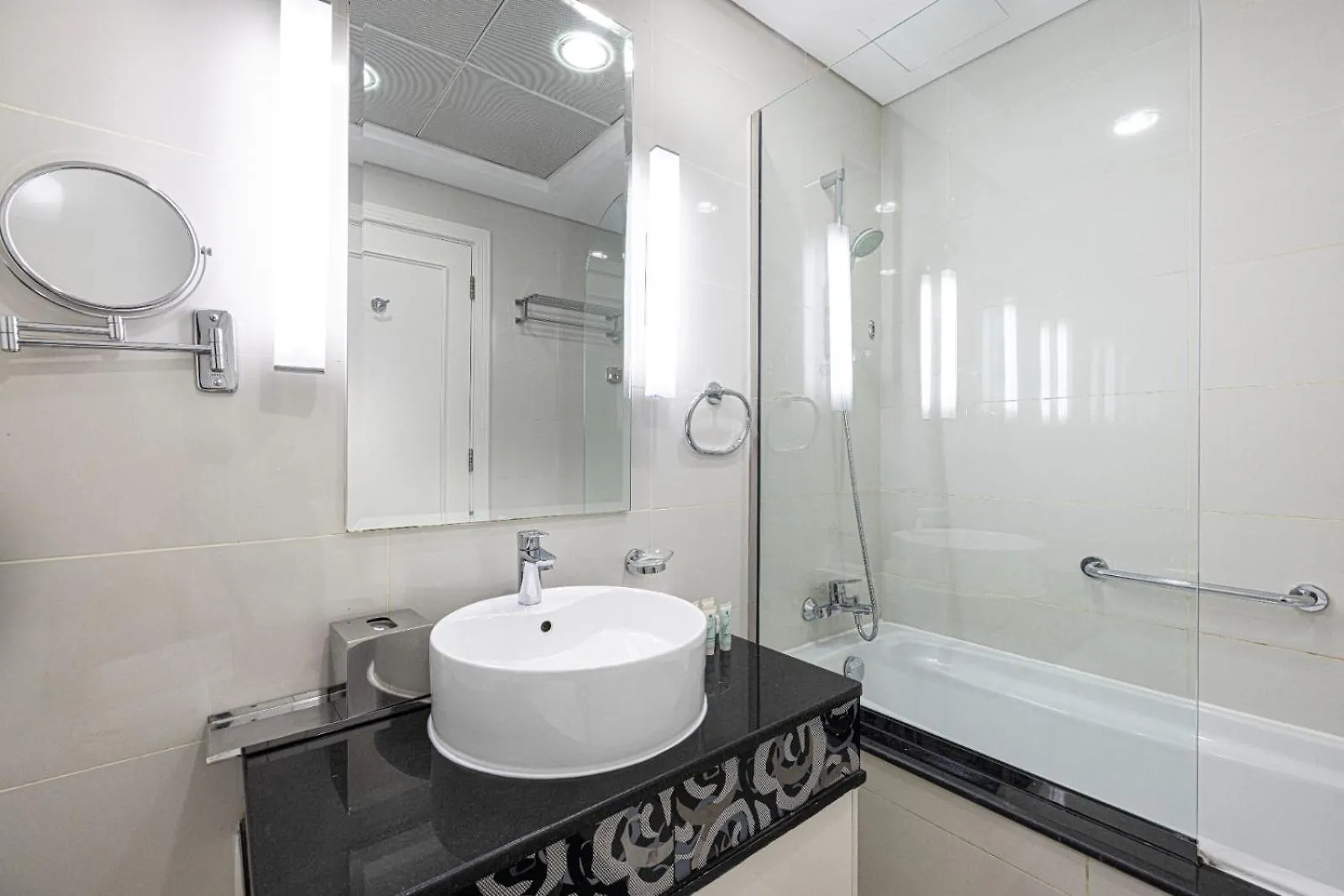 Elegant 3 Bedroom Apartment! 2 Minute Walk To Dubai Mall! Burj Khalifa And Fountain View!