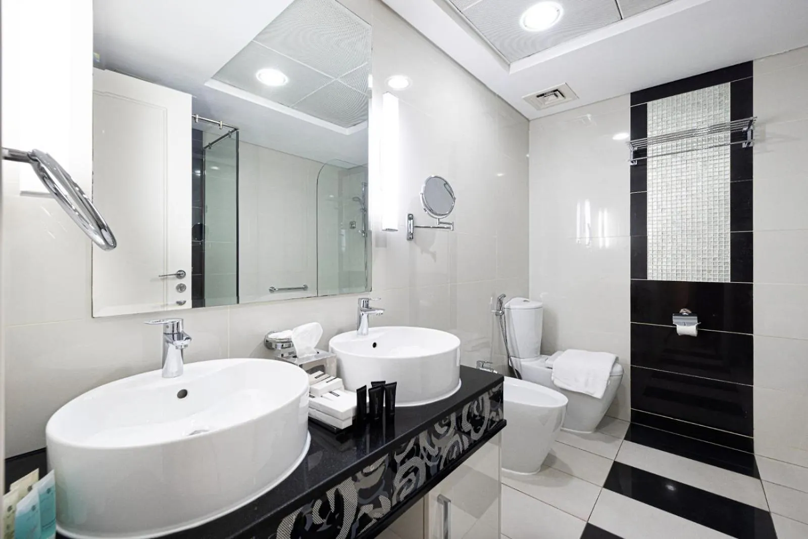 Elegant 3 Bedroom Apartment! 2 Minute Walk To Dubai Mall! Burj Khalifa And Fountain View! 0*,  Spojené arabské emiráty
