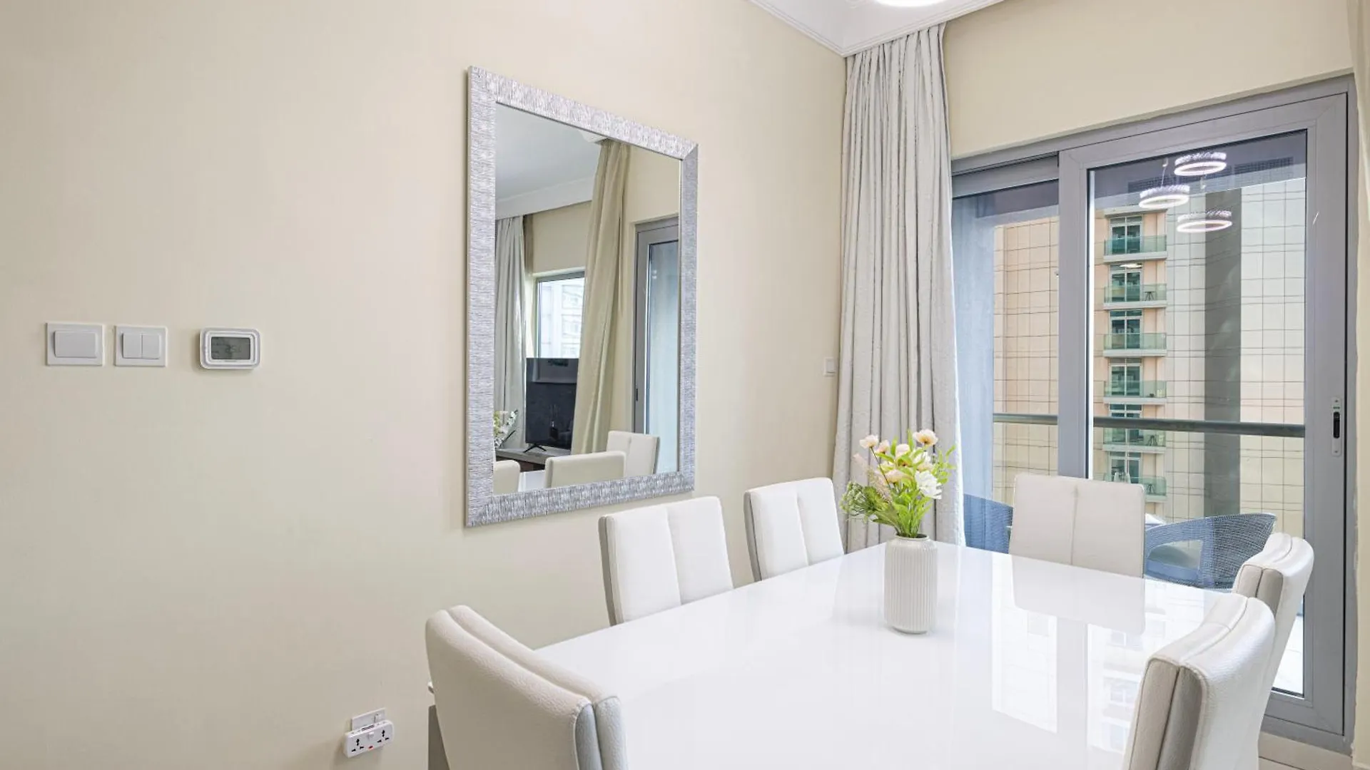 Elegant 3 Bedroom Apartment! 2 Minute Walk To Dubai Mall! Burj Khalifa And Fountain View! 0*,  Spojené arabské emiráty
