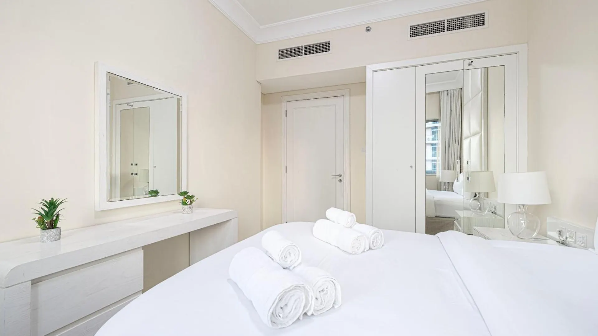 Apartmán Elegant 3 Bedroom Apartment! 2 Minute Walk To Dubai Mall! Burj Khalifa And Fountain View! Spojené arabské emiráty