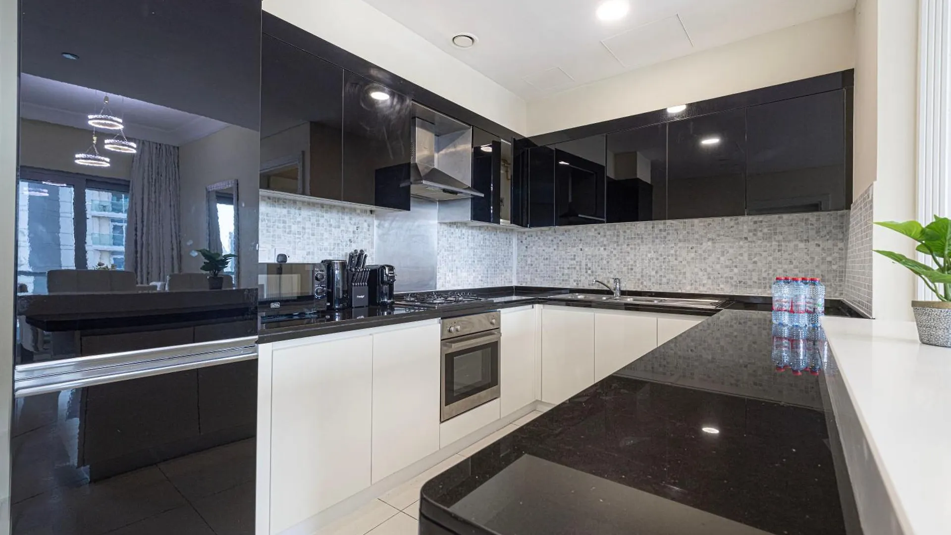 Elegant 3 Bedroom Apartment! 2 Minute Walk To Dubai Mall! Burj Khalifa And Fountain View! Apartment